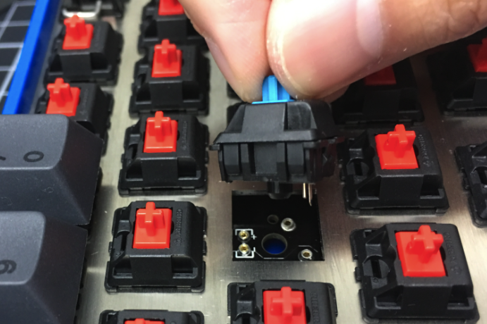 inserting the switch on hot-swappable Keyboard