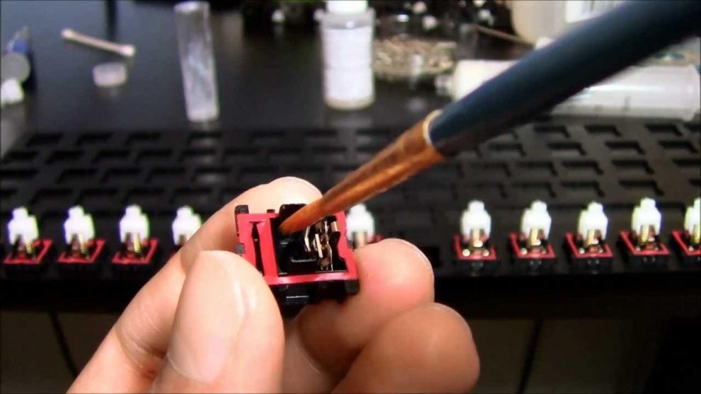 Quietest Mechanical Keyboard Switches {Silent Keyboards List Included}