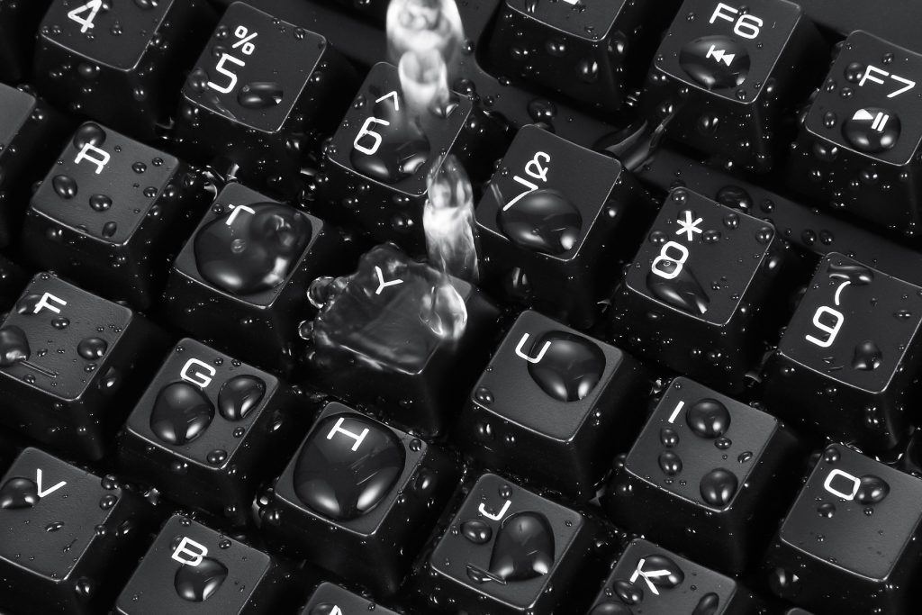 Spilled Water on Mechanical keyboard? Here are What to Do and Not to Do!